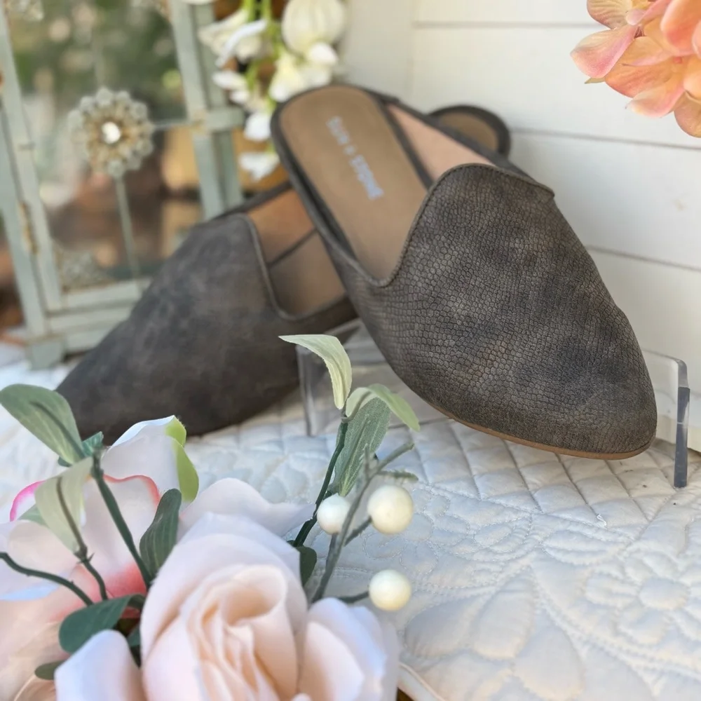 Sun + Stone Women's Charcoal‎ Loafers